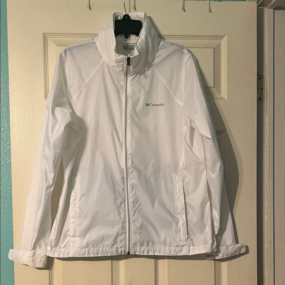 Columbia Women's Jacket with a hidden hood. Size XL. No wear. Great condition.